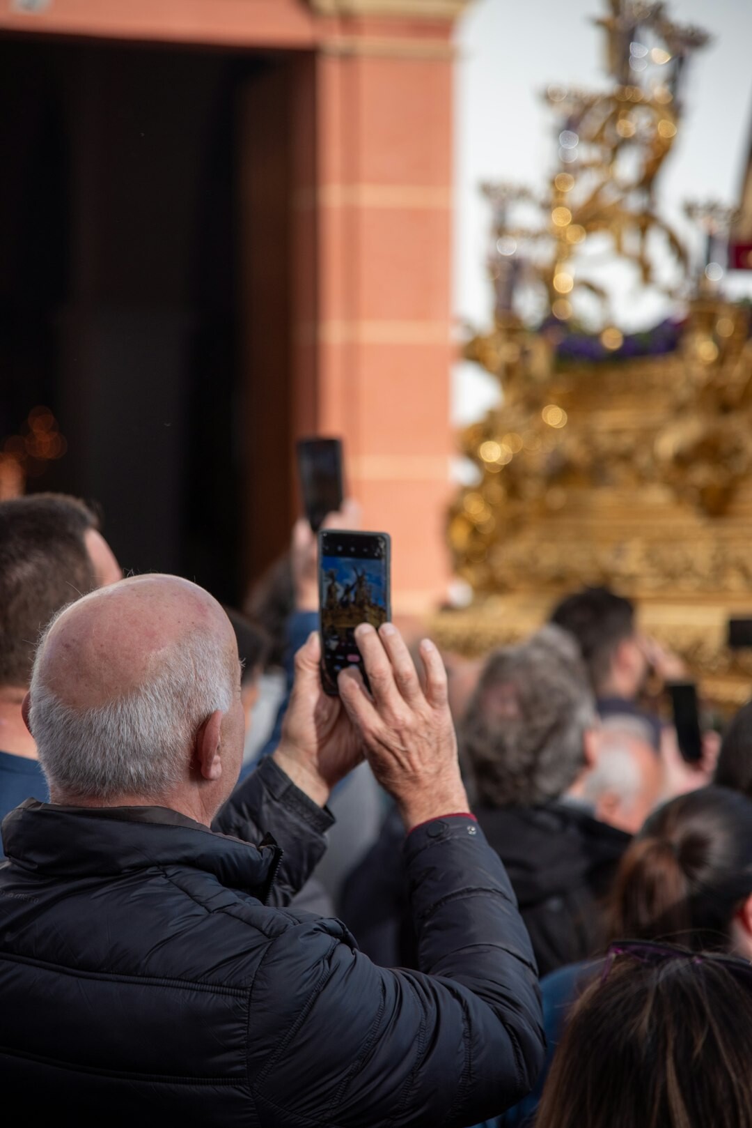 Fotografos cubriendo un evento de prensa